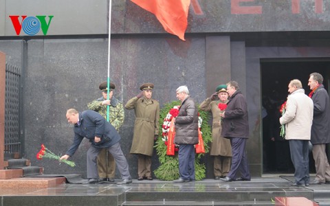 Представители КПРФ возложили венки к мавзолею В.И.Ленина  - ảnh 1